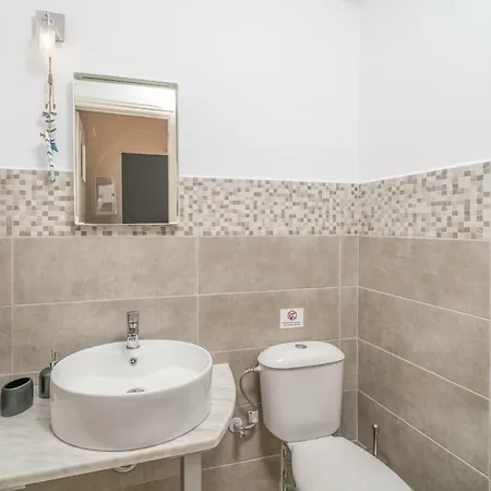 Dione Apartment *